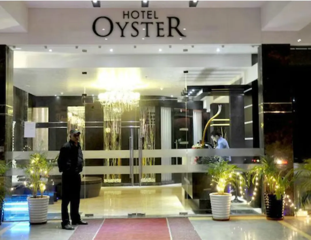 HOTEL OYESTER